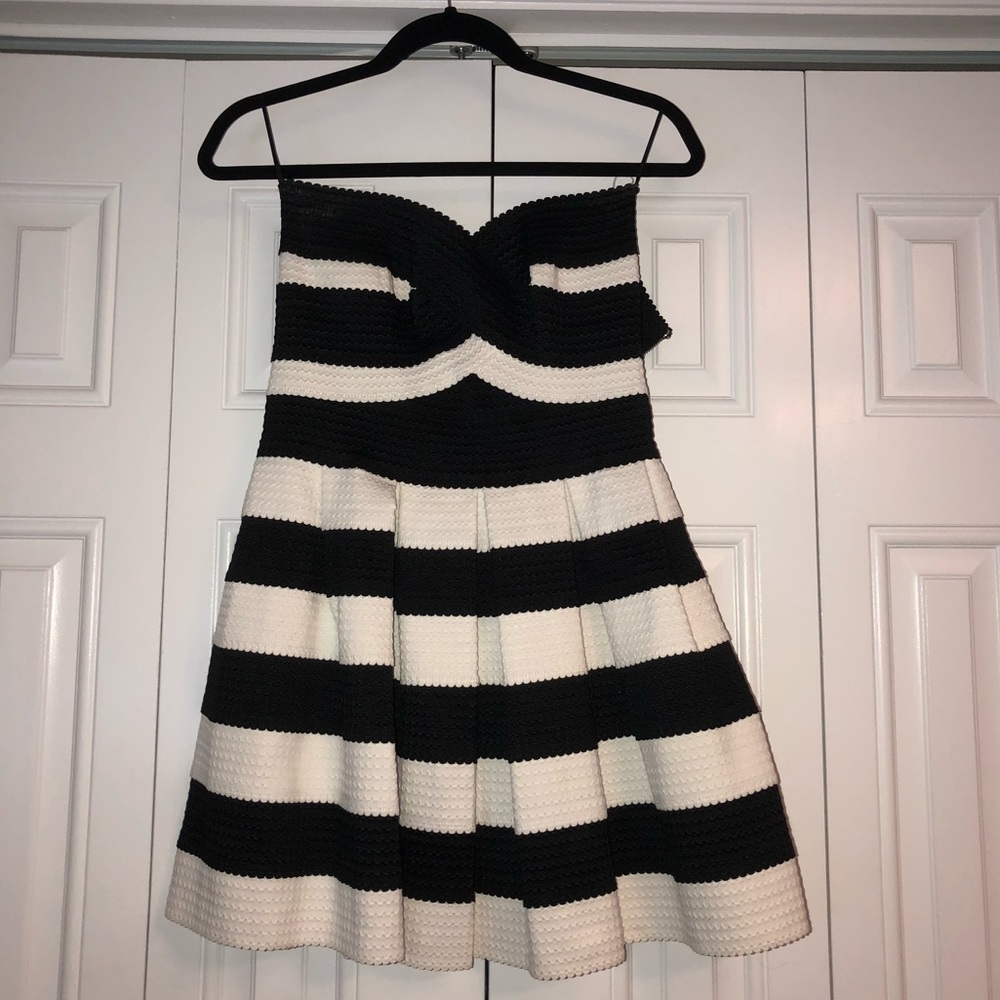 Beautiful strapless dress worn once!